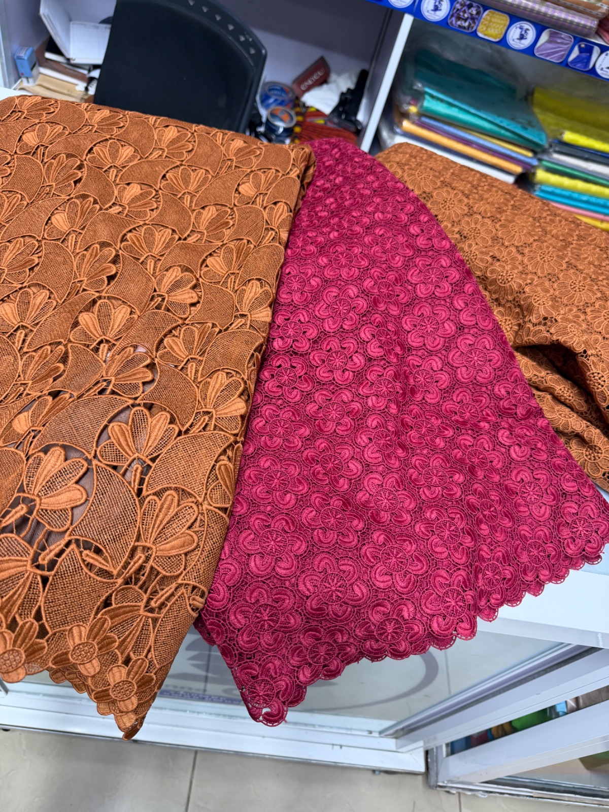 Djipur suisse lace